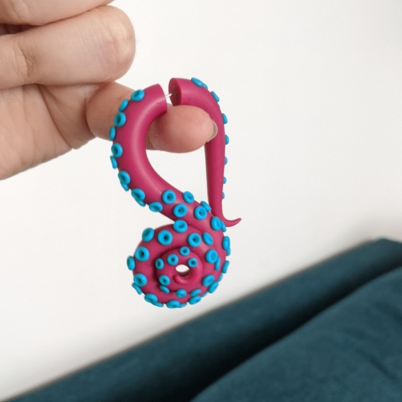 Tentacle Fake Gauge Earrings - Picture 4 of 8